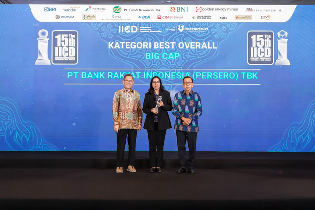 BRI raih penghargaan dalam ajang The 15th IICD Corporate Governance Conference and Award di Ballroom Pullman Hotel Thamrin, Jakarta. Foto: Dok. BRI