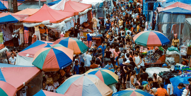 Ilustrasi Perbedaan pasar monopolistik dan pasar oligopoli. Sumber: Pexels