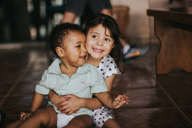 Ilustrasi Tuliskan Lima dari Tujuh Macam Ciri-Ciri Anak Sehat. Sumber: Unsplash/Chayene Rafaela