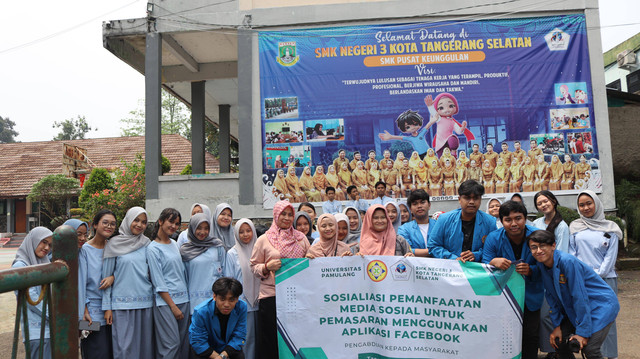 Kegiatan PKM mahasiswa universitas pamulang di SMK Negeri 3 Tangerang Selatan. kredit : ganesha