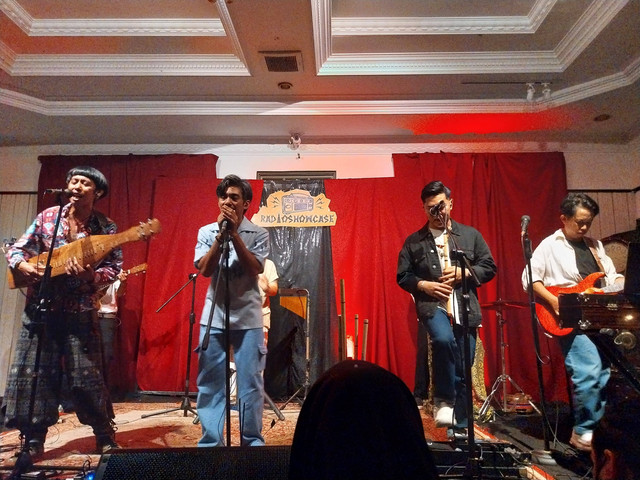 Band Merahjingga perdana menyanyikan album terbaru 'Ma Arus' di The Paw's pada Sabtu, 7 Desember 2024. Foto: Alycia Tracy Nabila/Hi!Pontianak