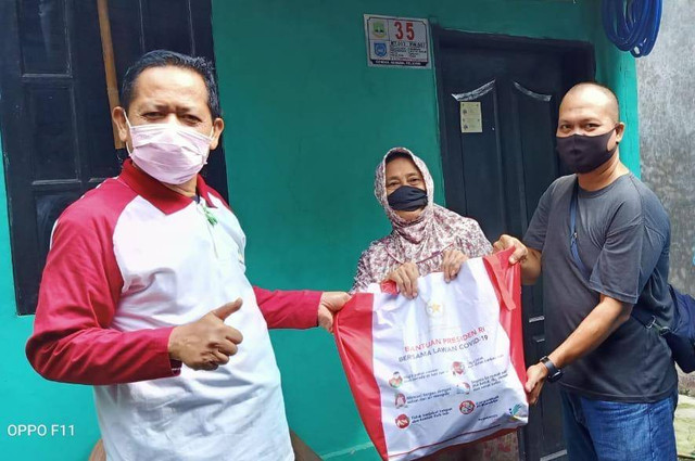 ilustrasi pemberian bantuan sosial kredit foto : kemensos