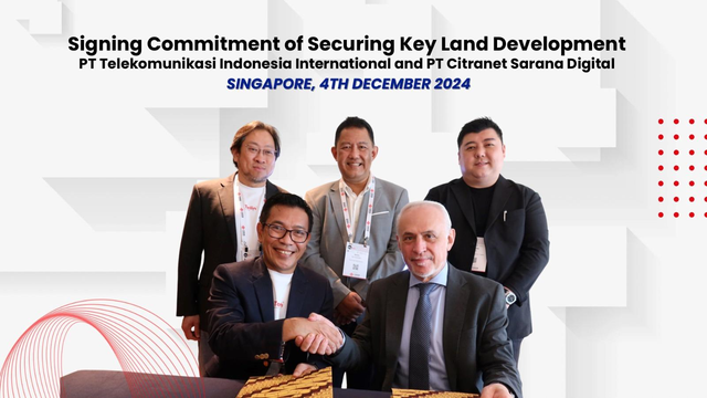 Chief of Product Telin Azmal Yahya (kiri belakang), Direktur Wholesale & International ServiceBogi Witjaksono (tengah belakang), SVP Projects & Business Development Citra Connect John Ng (kanan belakang), CEO Telin Budi Satria Dharma Purba (kiri depan), Direktur Eksekutif Citra Connect & NDP Marco Bardelli (kanan depan) pada penandatanganan komitmen Kawasan Ekonomi Khusus (KEK) Nongsa Digital Park (NDP), Batam. Foto: Dok. Telkom