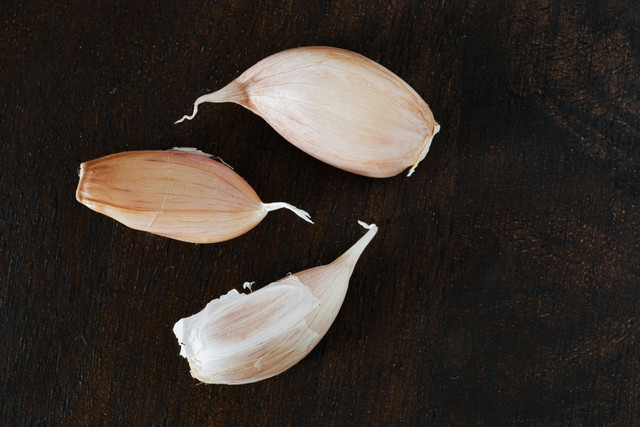Ilustrasi Cara Fermentasi Bawang Putih. Pexels/Photo By: Kaboompics.com