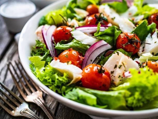 Maksimalkan Manfaat Salad untuk Anak: Cegah Paparan Pestisida. Foto : iStock