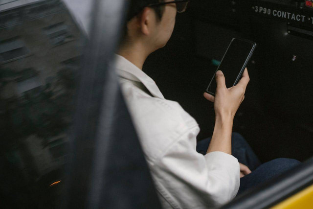 Cara melihat tarif Gojek tanpa memesan. Foto hanya ilustrasi, bukan yang sebenarnya. Sumber: Pexels/Tim  Samuel