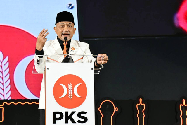 Presiden PKS, Ahmad Syaikhu saat menyampaikan pidato pada Rakernas PKS, Sabtu (25/2/2023). Sumber: Humas Fraksi PKS.