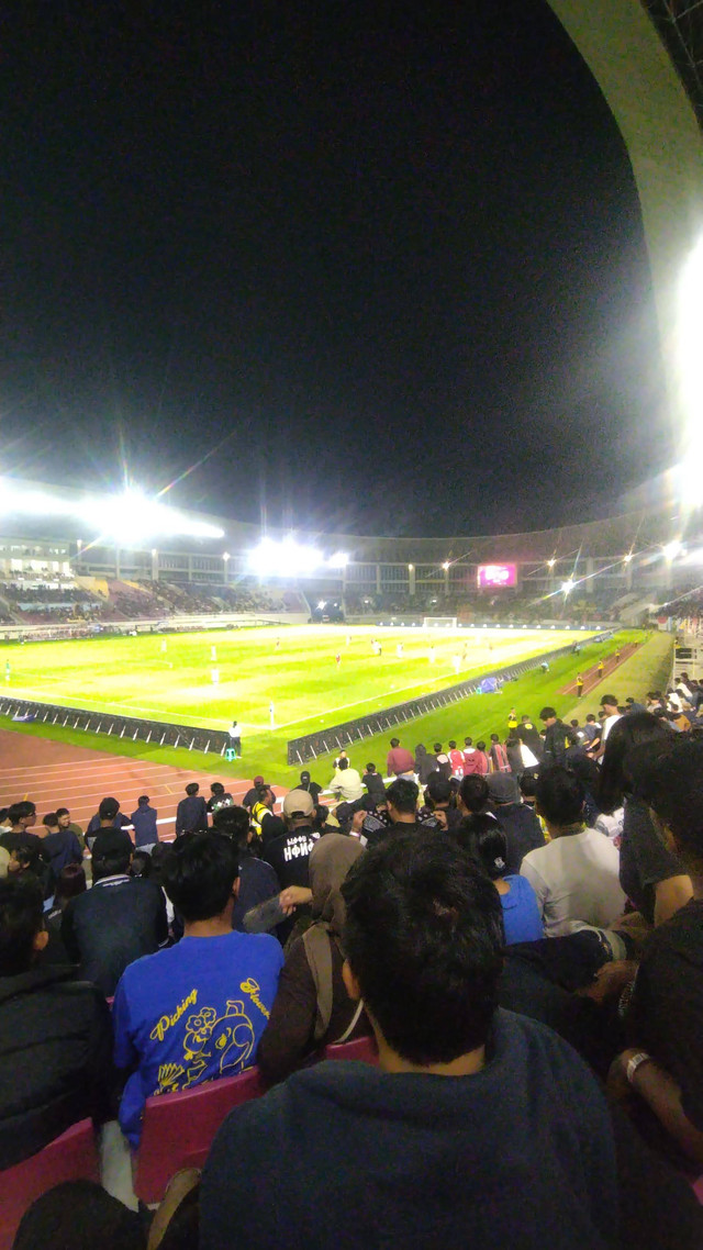gambar dari dalam stadion manahan, posisi di B8
