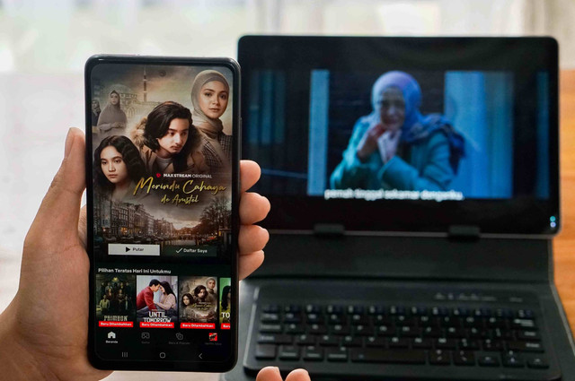 MAXStream Studios secara resmi melisensikan film original Primbon, Merindu Cahaya de Amstel, dan Until Tomorrow ke Netflix. Foto: Telkomsel