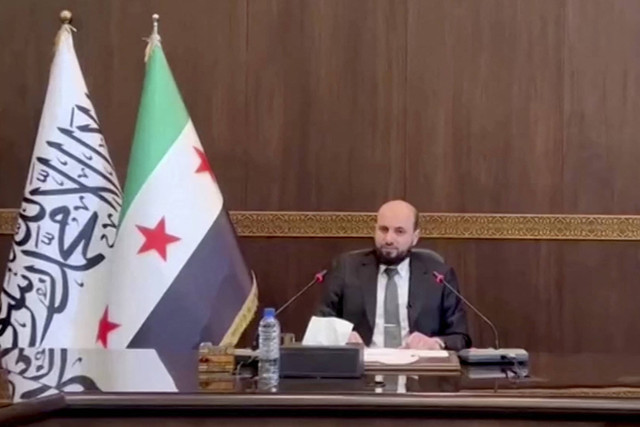 Plt perdana Menteri Suriah Mohamed al-Bashir menghadiri pertemuan dengan kabinet transisi, setelah pemberontak Suriah menggulingkan Presiden Bashar al-Assad, di Damaskus, Suriah, 10 Desember 2024. Foto: Al Arabiya TV/ via Reuters