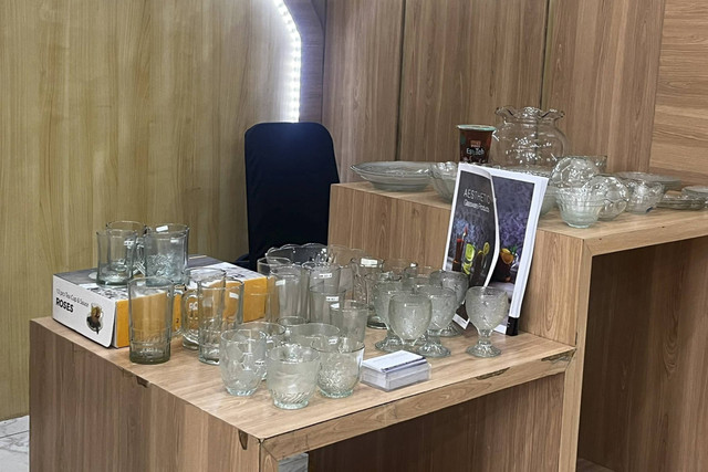 Pameran Ceramic Tableware dan Glassware Indonesia Fest di Kantor Kemenperin, Jakarta, Rabu (11/12/2024). Foto: Widya Islamiati/kumparan
