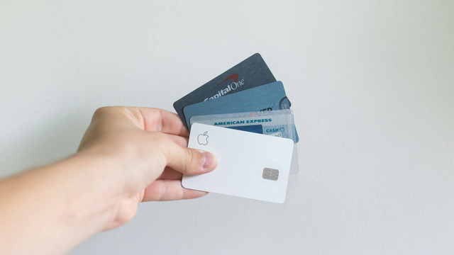 Ilustrasi kartu ATM yang rekeningnya dormant. Foto: Unsplash