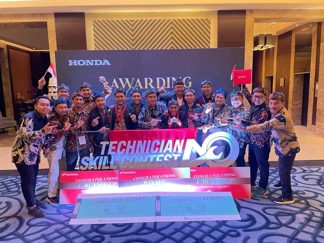 Tim teknisi Indonesia raih gelar juara di ajang Honda Asia & Oceania Motorcycle Technician Skill Contest (AOC) 2024 Filipina. Foto: dok. AHM