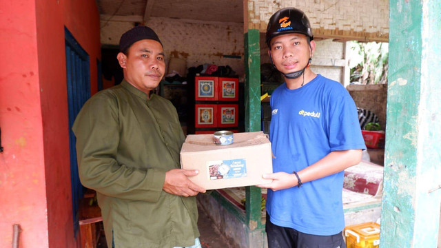 DT Peduli Sukabumi Salurkan Bantuan dan Lakukan Aksi Bersih-Bersih di Ciseureuh