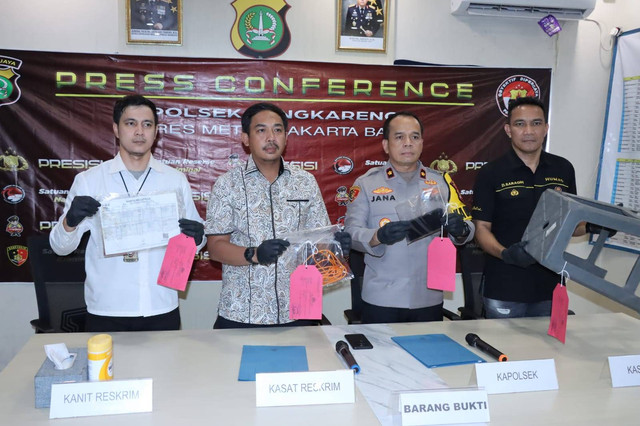 Jumpa pers kasus pasutri di Cengkareng, Jakbar, ditemukan tewas. Foto: Dok. Istimewa