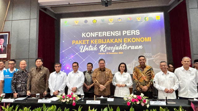 Konferensi Pers Paket Kebijakan Ekonomi untuk Kesejahteraan di Kantor Kemenko Perekonomian, Senin (16/12/2024). Foto: Ave Airiza Gunanto/kumparan