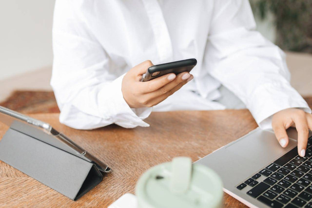 Ilustrasi cara cek periode transaksi Gojek. Foto: Pexels