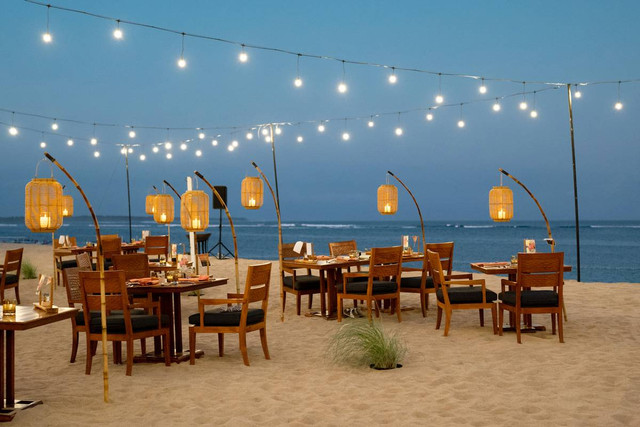 Conrad Bali hadirkan Savor the Source di tepi pantai Eight Degrees South. Foto: Dok. Scop3