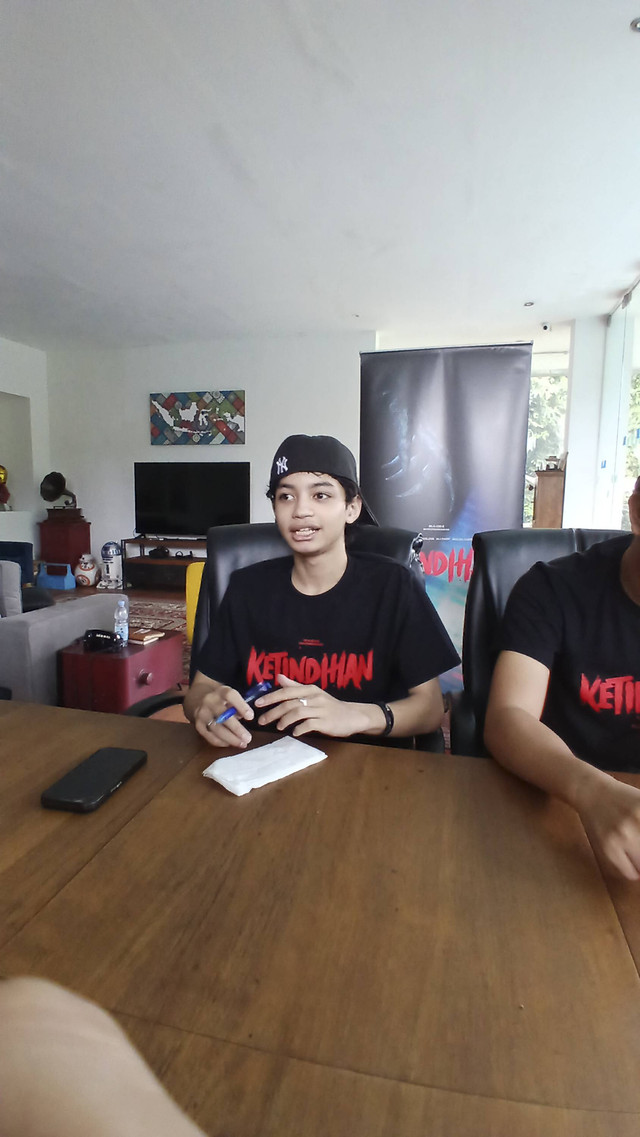 Ali Fikry dan Kevin Ardillova, cast film Ketindihan, ditemui di Kemang, Jakarta Selatan, Senin (16/12/2024). Foto: Vincentius Mario/kumparan