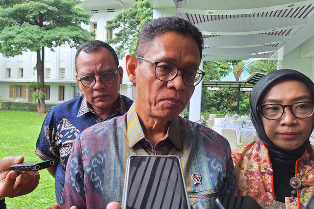 Wakil Menteri ESDM Yuliot Tanjung dalam FGD Reviu Peta Jalan (Roadmap) Hidrogen dan Amonia Nasional (RHAN) di Kantor Kementerian ESDM, Jakarta Pusat pada Selasa (17/12/2024). Foto: Argya D. Maheswara/kumparan 