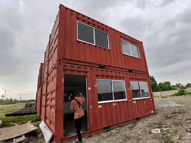 Unsika Karawang beli 40 kontainer untuk membuat kekurangan ruang kelas. Foto: kumparan