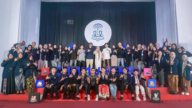 Foto bersama usai  Commweek Awards FISIP UNTAN Pontianak. Foto: Dok. Istimewa