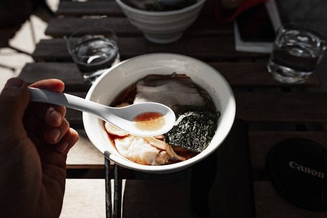 Ramen Pasar Jebres Solo. Foto Hanya Ilustrasi, Bukan Sebenarnya. Sumber Foto: Unsplash.com/Peyman Shojaei