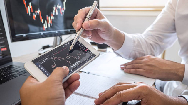 Ilustrasi trading forex. Foto: Shutter Stock