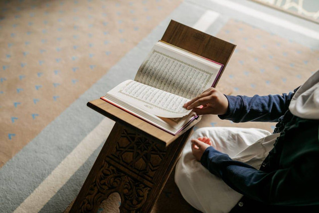 Ilustrasi sejarah turunnya Al-Quran kepada Nabi Muhammad Saw, Pexels/Alena Darmel