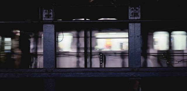 Harga Tiket Whoosh dari Stasiun Karawang yang Perlu Diketahui Calon Penumpang. Foto hanya ilustrasi. Sumber foto: Unsplash/Shell