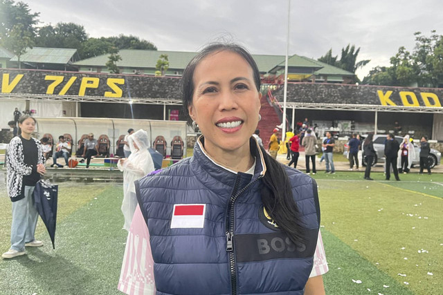 Anggota Exco-PSSI Vivin Cahyani Sungkono menjawab pertanyaan Jurnalis kumparan di Kingkong Soccer Arena, Jakarta Timur. Foto: Antika Fahira/kumparan