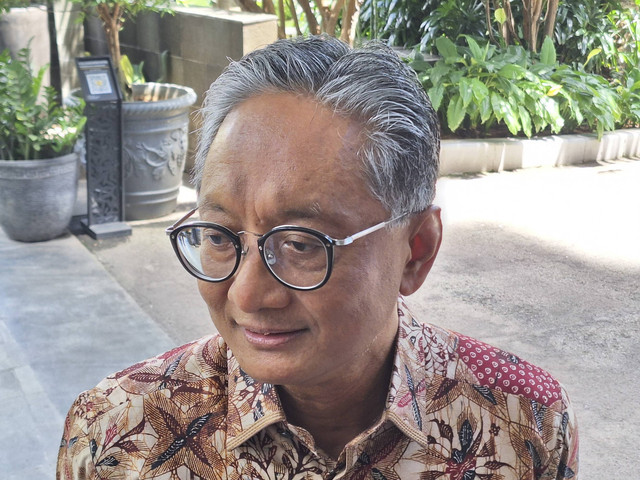 Menteri PU Dody Hanggodo menjawab pertanyaan wartawan saat dijumpai di Kantor Kementerian PU, Jakarta, Jumat (27/12/2024). Foto: Argya D. Maheswara/kumparan