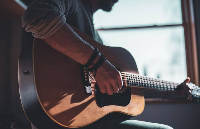 Ilustrasi Chord Separuh Nafasku Sumber Unsplash/Jacek Dylag