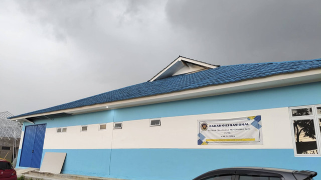 Suasana dapur makan bergizi gratis Satuan Pelayanan Pemenuhan Gizi (SPPG) Badan Gizi Nasional (BGN) yang berada di Jalan Kaliurang, Km 5,8, Kapanewon Depok, Kabupaten Sleman, Selasa (7/1/2025). Foto: Arfiansyah Panji Purnandaru/kumparan