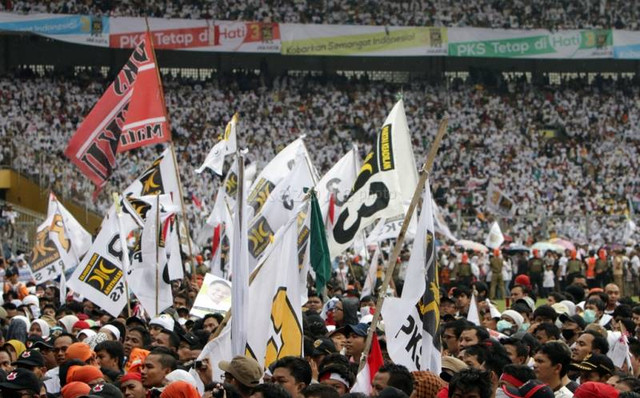 Gambar: Massa Partai Keadilan Sejahtera (Sumber: Dokumentasi Penulis)