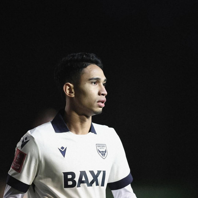 Marselino Ferdinan jalani debut bela tim senior Oxford United. Foto: Instagram/@oufcofficial