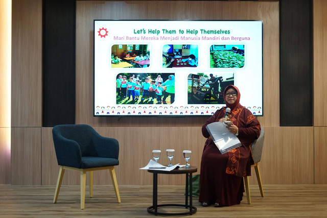 Pemaparan dari Drg. Sri Utammi Soedarsono dengan mengangkat tema Deteksi Dini Autisme dan Penangannya pada Jumat lalu (10/01) di Ruang Sasana Budaya Rumah Kita, kepada masyarakat. Beliau juga berpesan hal-hal yang dapat menyebakan autisme tumbuh pada anak.