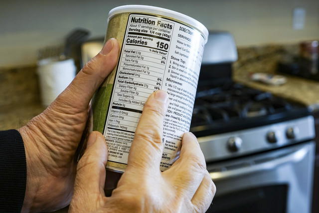 Ilustrasi informasi nutrisi pada kemasan makanan. Foto: Shutterstock