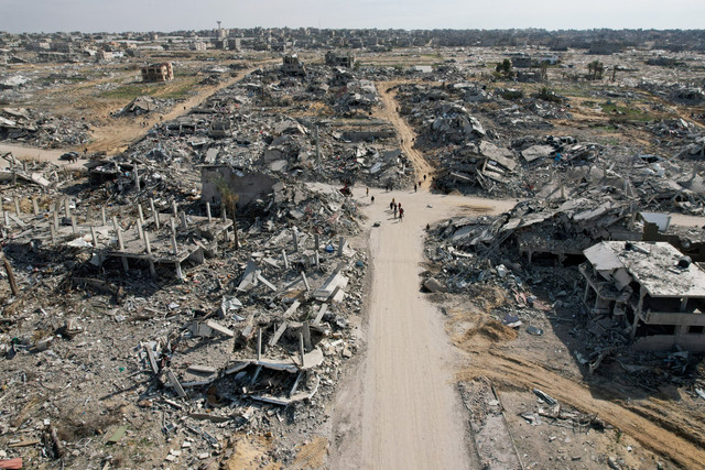 Foto udara kerusakan bangunan imbas serangan Israel di Rafah, Jalur Gaza selatan, Minggu (19/1/2025). Foto: Mohammed Fayed/REUTERS