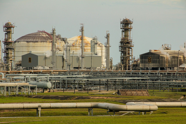 Pabrik Pupuk Kaltim di Bontang, Kalimantan Timur. Foto: Shutterstock