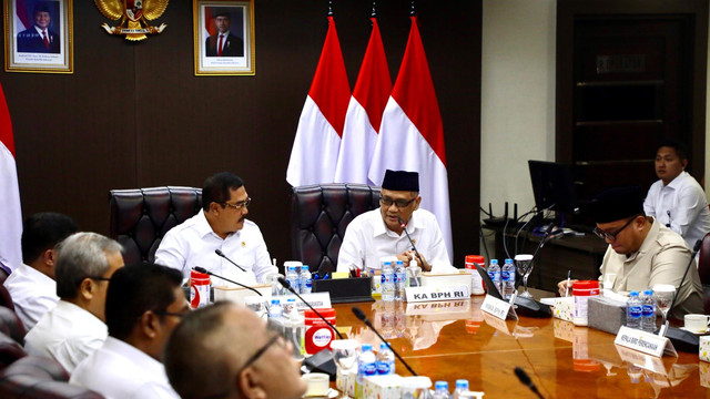 Kementerian Imigrasi dan Pemasyarakatan (Imipas) menggelar pertemuan dengan Badan Penyelenggara Haji (BPH) Indonesia membahas masalah keimigrasian jemaah haji Indonesia, di ruang rapat Kementerian Imipas, Jakarta, Senin (20/1/2025). Foto: Kementerian Imipas RI