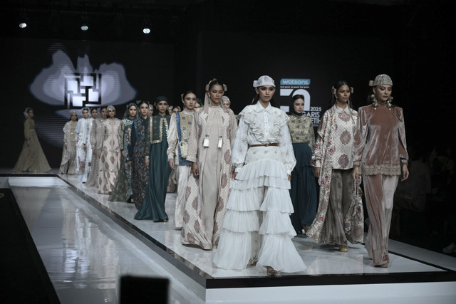 Peragaan busana Ivan Gunawan Prive Raya Collections 2025 di Garis Poetih Festival. Foto: Dok. Ivan Gunawan Prive