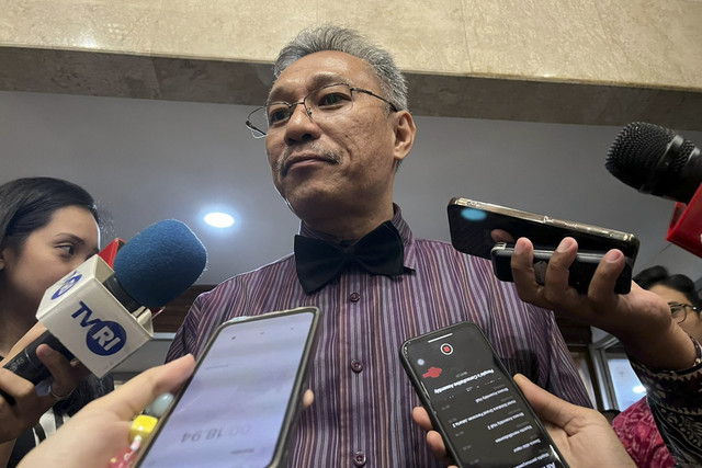 Sekjen Kemendiktisaintek Togar M. Simatupang menjawab pertanyaan wartawan di Nusantara I, Komplek Parlemen Senayan, Jakarta Pusat, Kamis (23/1/2025). Foto: Alya Zahra/kumparan