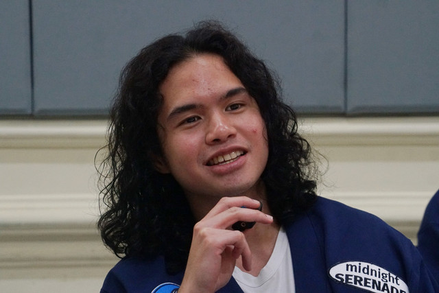 Pemeran film Perayaan Mati Rasa, Dul Jaelani saat berkunjung kumparan.
 Foto: Dicky Adam Sidiq/kumparan