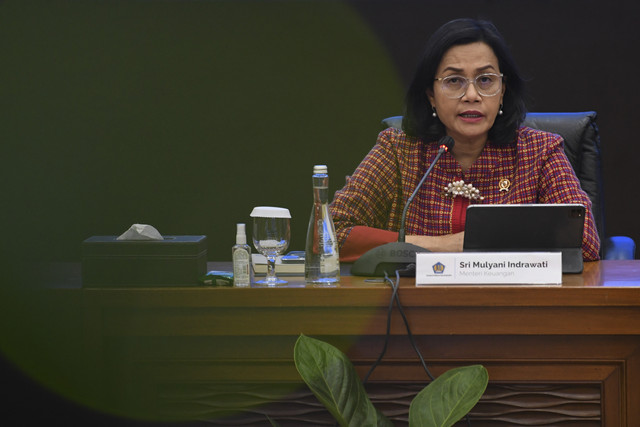 Menteri Keuangan Sri Mulyani Indrawati menyampaikan hasil rapat berkala Komite Stabilitas Sistem Keuangan (KSSK) I Tahun 2025 di Jakarta, Jumat (24/1/2025). Foto: Aditya Pradana Putra/ANTARA FOTO