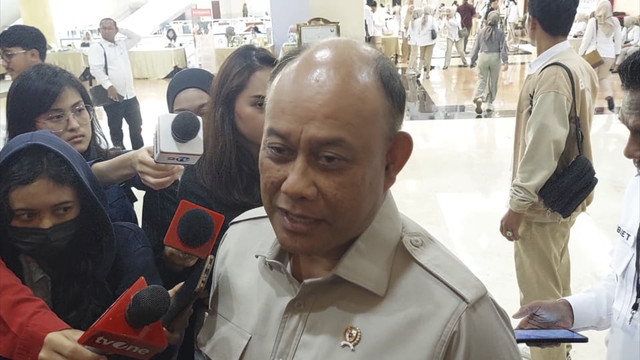 Kepala BGN Dadan Hindayana menjawab pertanyaan wartawan di Hotel Bidakara, Jakarta Selatan, Sabtu (25/1/2025). Foto: Alya Zahra/kumparan