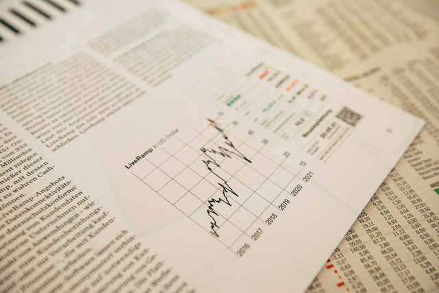  Ilustrasi dampak negatif IPTEK di bidang ekonomi. Foto: Unsplash