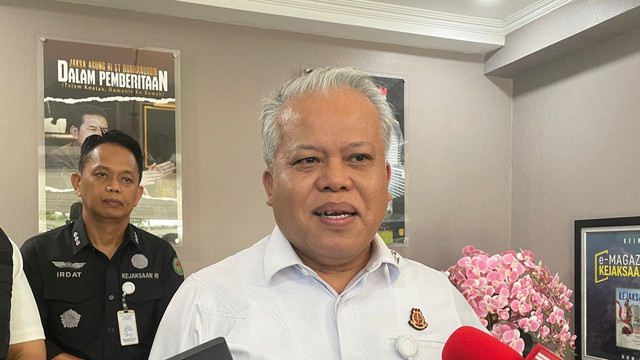 Kapuspenkum Kejaksaan Agung (Kejagung) RI, Harli Siregar, saat diwawancarai wartawan di Gedung Bundar Kejagung, Jakarta, Kamis (30/1/2025). Foto: Fadhil Pramudya/kumparan