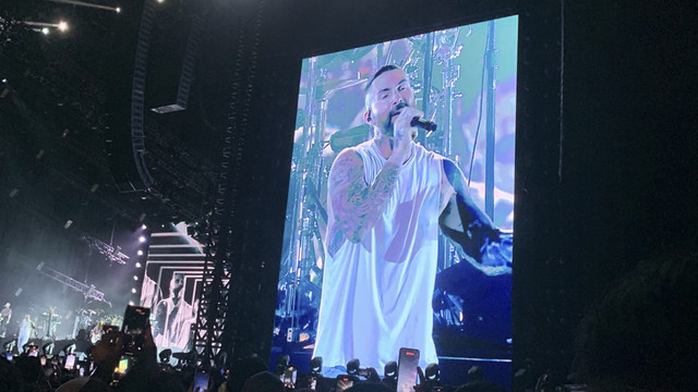Vokalis grup musik Maroon 5 Adam Levine membawakan lagunya saat konser Maroon 5 in Asia 2025 di Jakarta Internasional Stadium, Jakarta, Sabtu (1/2/2025). Foto: Vincentius Mario/kumparan
