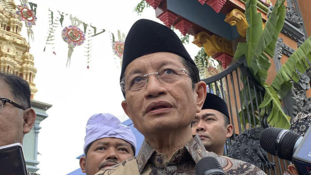 Menteri Agama Nasaruddin Umar usai menghadiri peresmian Murugan Temple, di Kalideres, Jakarta Barat, Minggu (2/2/2025). Foto: Alya Zahra/kumparan 